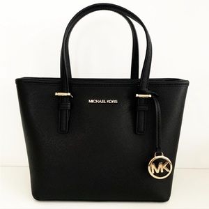 Michael Kors Jet Set Travel XS
Carryall Tote Crossbody Black